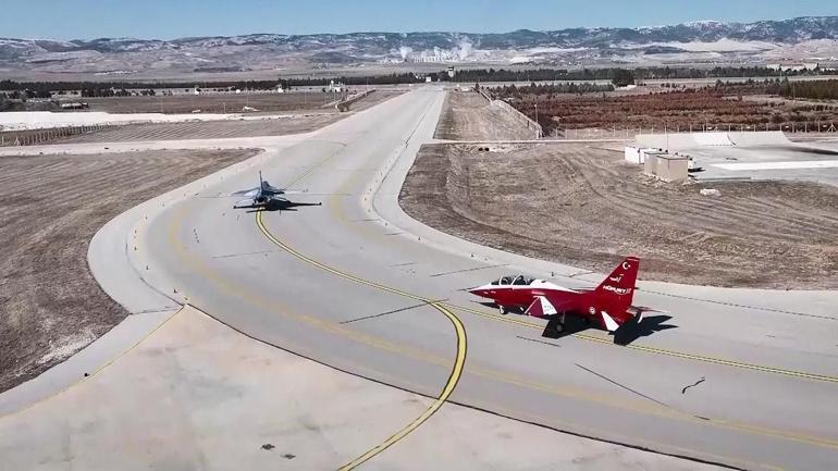 Türkiyenin ilk jet eğitim uçağı NATO kapısı açan HÜRJETin özelliği ne