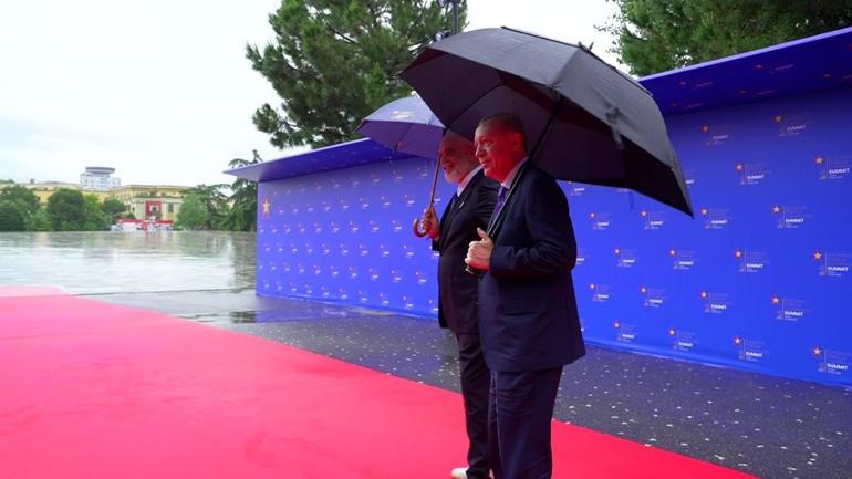 SON DAKİKA...Cumhurbaşkanı Erdoğandan Arnavutlukta açıklamalar: Barış için kritik dönemeçteyiz