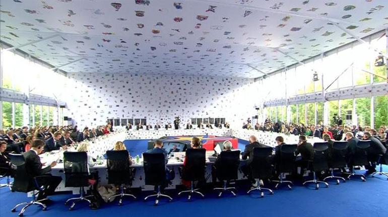 SON DAKİKA...Cumhurbaşkanı Erdoğandan Arnavutlukta açıklamalar: Barış için kritik dönemeçteyiz