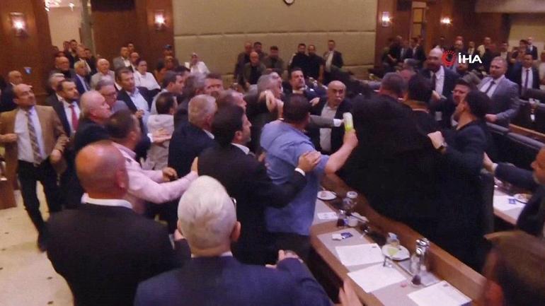 Tansiyon yükseldi, Meclis toplantısı kavgayla bitti