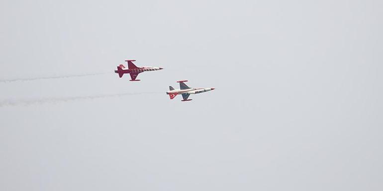 Türk yıldızları ve SOLOTÜRKten etkileyici prova