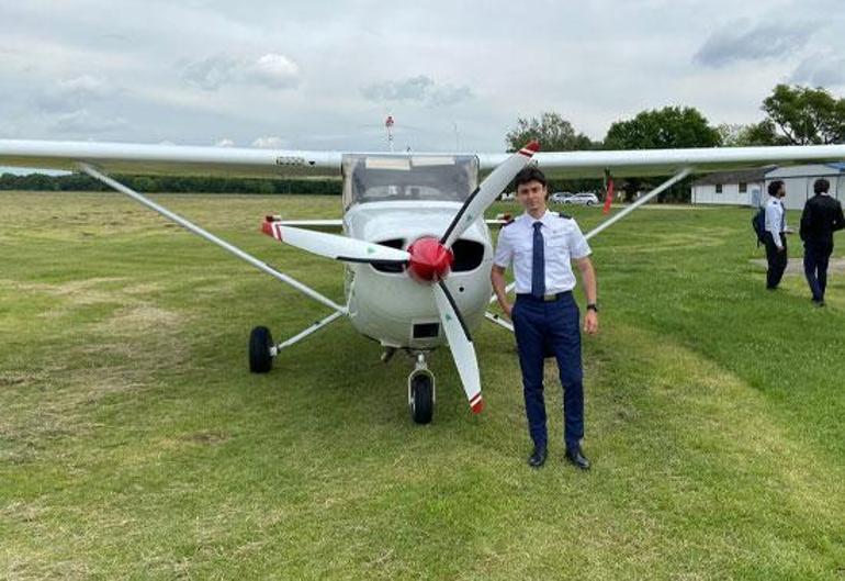 24 yaşındaki Alim Uygun, AJet’in en geç pilotu oldu: Önce uçak sonra otomobil kullandım