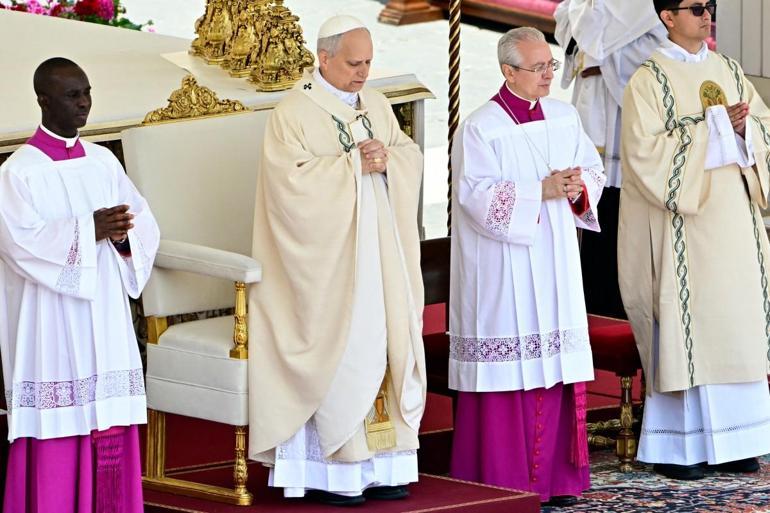 Vatikan’da tarihi yemin töreni Papa 14. Leo bugün resmen göreve başladı: Balıkçı yüzüğünü taktı...