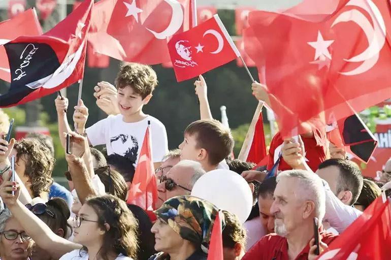 Atatürk, kurtuluş meşalesini 106 yıl önce Samsunda yaktı