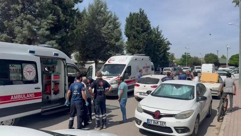 Adliye binası önünde akrabalar birbirine girdi: 5 yaralı
