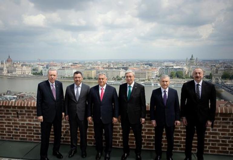 Cumhurbaşkanı Erdoğan, Budapeştede liderlerle hatıra fotoğrafı çektirdi