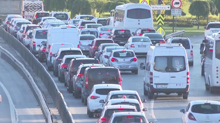1 YILDA 107 SAAT | İstanbul trafiğinde kaybedilen zaman ömür tüketiyor