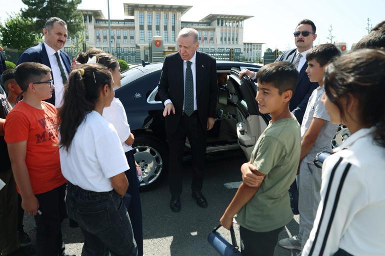 Cumhurbaşkanı Erdoğan, çocuklarla bir araya geldi