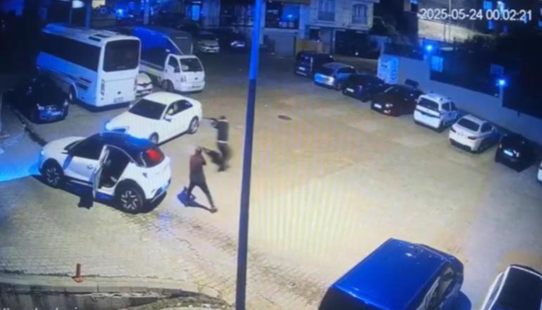 Yer: İstanbul... Aracın önünü kesip kalaşnikoflarla taradılar