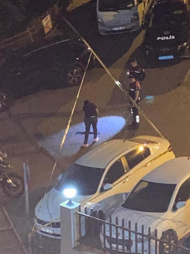 Yer: İstanbul... Aracın önünü kesip kalaşnikoflarla taradılar