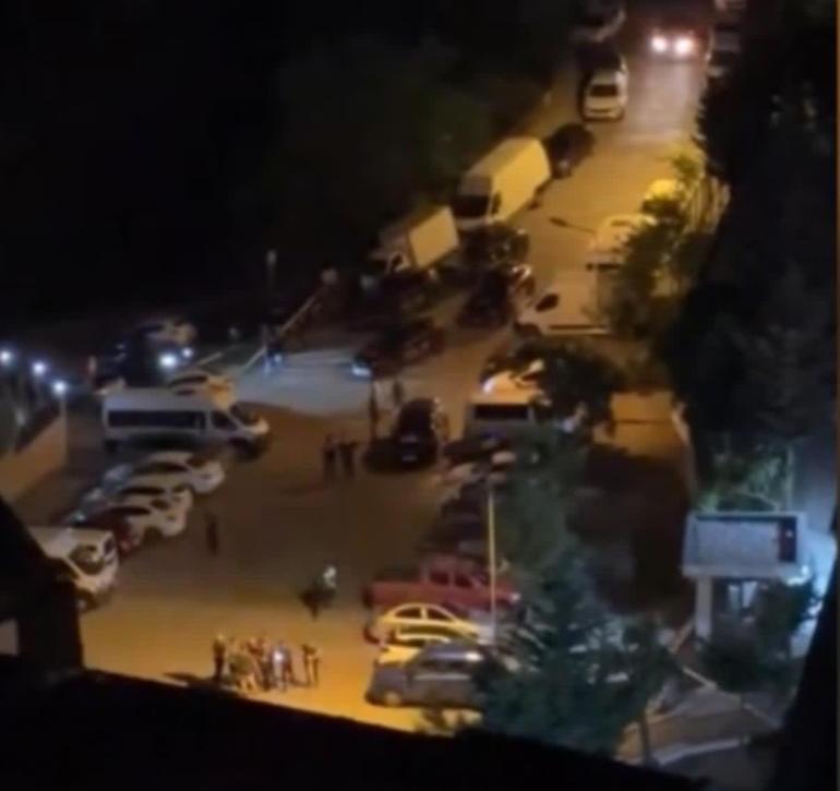 Yer: İstanbul... Aracın önünü kesip kalaşnikoflarla taradılar