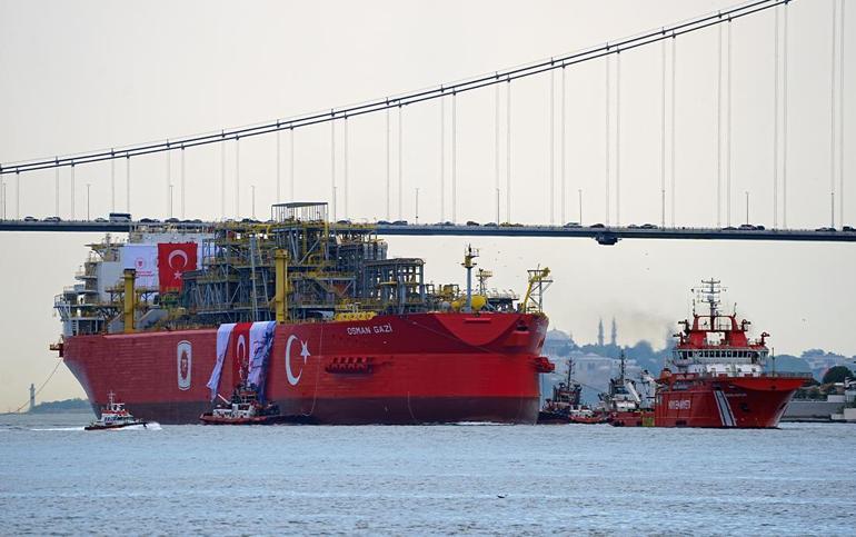 Fethin 572. yılında bir ilk: Türkiyenin ilk yüzer gaz üretim platformu Osman Gazi, Boğazdan geçti