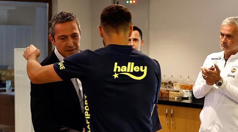 Ali Koç, Edin Dzeko ve Dusan Tadic’e plaket verdi