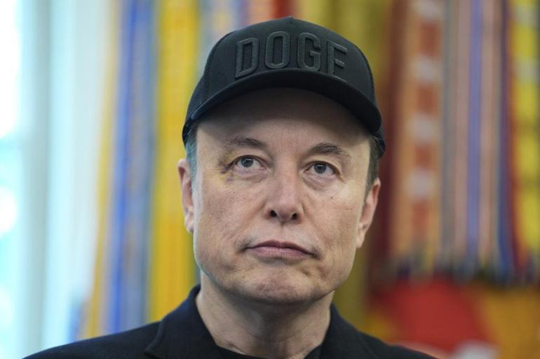 Elon Musk gözünü kimin morarttığını açıkladı