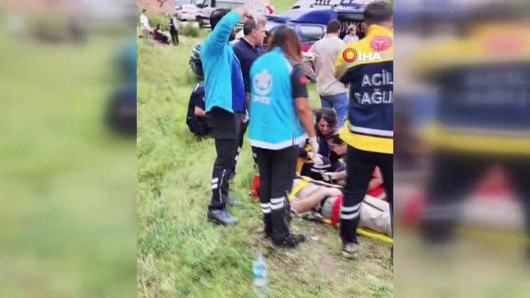 Eskişehirde midibüs şarampole uçtu: 28 yaralı