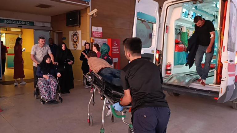 Bursada yol verme tartışması kanlı bitti İki grup arasında bıçaklı-sopalı, kavga: 4 yaralı