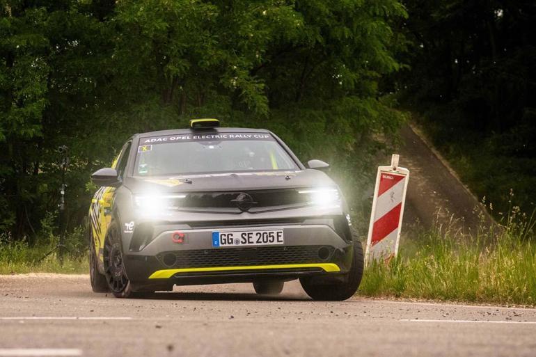 Opel Mokka GSE Rally Elektrikli yolda