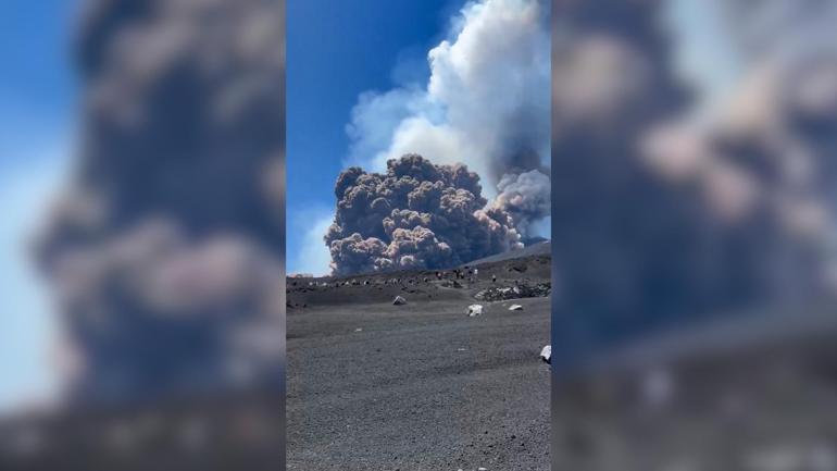 ETNA YANARDAĞI PATLADI Turuncu alarm verildi, turistler panikle kaçtı