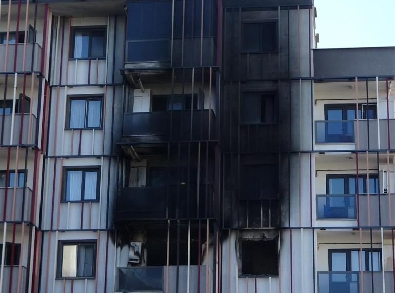 Çanakkalede korkutan yangın: 10 kişi dumandan etkilendi