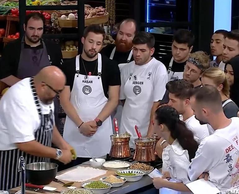Somer Şef evde baklavanın sırrını açıkladı: Fanlı mı fansız mı pişer Evde lezzetli baklava yapımı