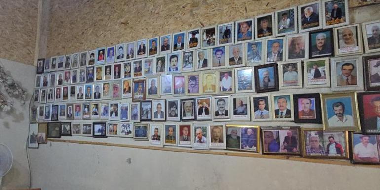 Gelenek yine bozulmadı... Ölüler Kahvesinde anlamlı bayram