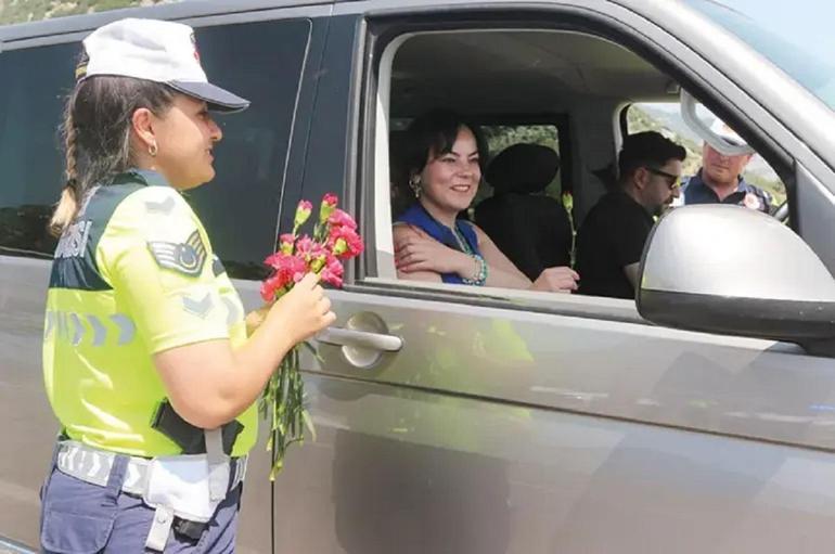 Yollarda tatil hareketliliği devam ediyor: 24 saatte 50 bin araç girişi