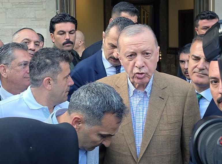 Cumhurbaşkanı Erdoğan bayram namazını Okluk Millet Camisinde vatandaşlar ile birlikte kıldı