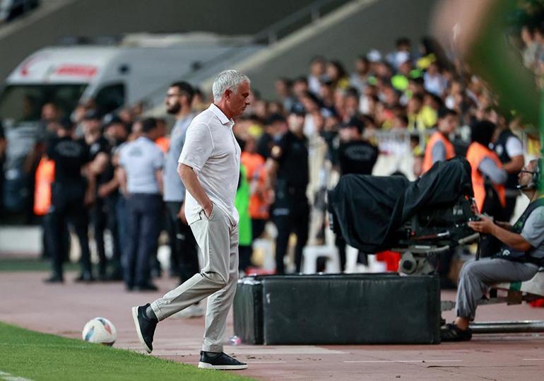 Fenerbahçe Teknik Direktörü Jose Mourinhoya iki talip birden
