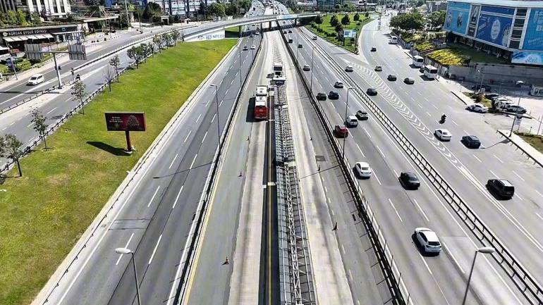 Bayramın ilk günü İstanbulda yollar boş kaldı