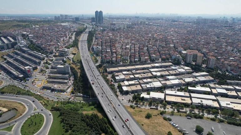 Bayramın ilk günü İstanbulda yollar boş kaldı