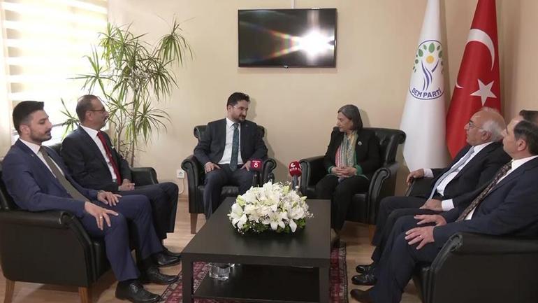 Siyasi partiler yarın bayramlaşacak