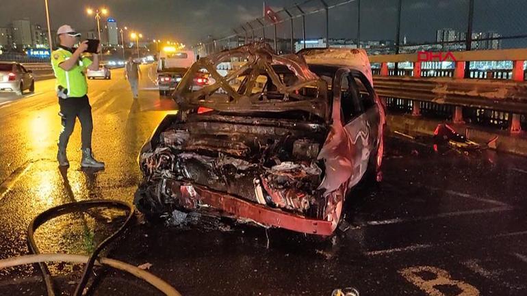 Yayaya çarpmak istemeyen sürücü bariyerlere çarptı, otomobil alev alev yandı