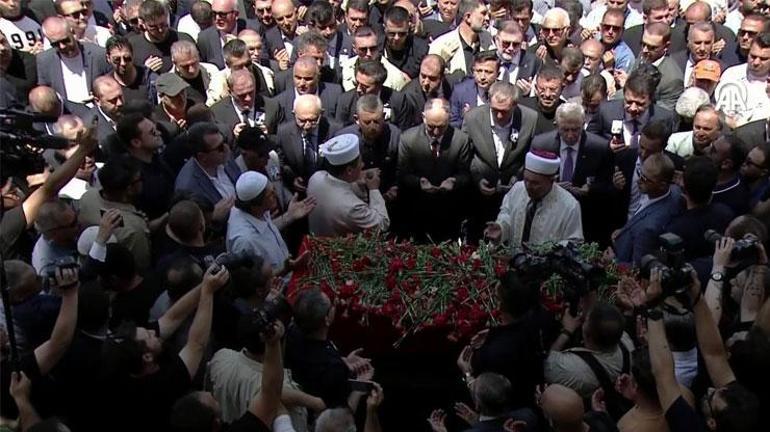 SON DAKİKA... Ferdi Zeyreke veda Eşinden duygusal konuşma: Onun kalbi hep bizimle Özel gözyaşlarını tutamadı...