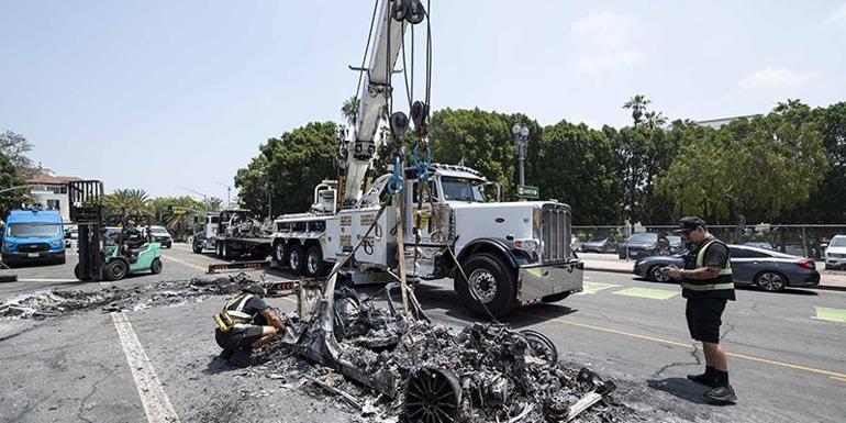 Göçmenler ayaklandı, Los Angeles karıştı Uzman isim değerlendirdi: ABD’de keskin viraj