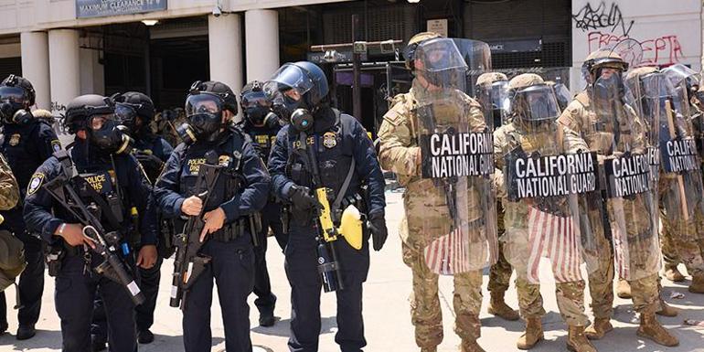 Göçmenler ayaklandı, Los Angeles karıştı Uzman isim değerlendirdi: ABD’de keskin viraj