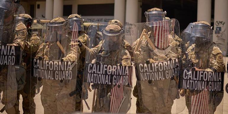Göçmenler ayaklandı, Los Angeles karıştı Uzman isim değerlendirdi: ABD’de keskin viraj