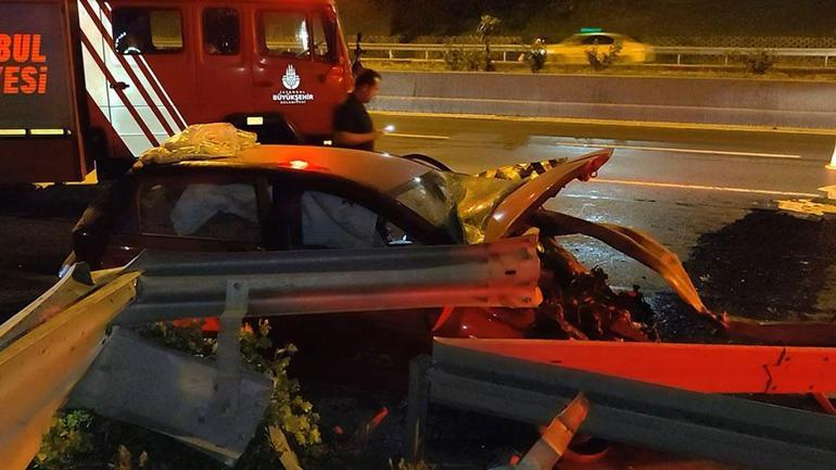Bayrampaşada feci kaza: Bariyerlere ok gibi saplandı