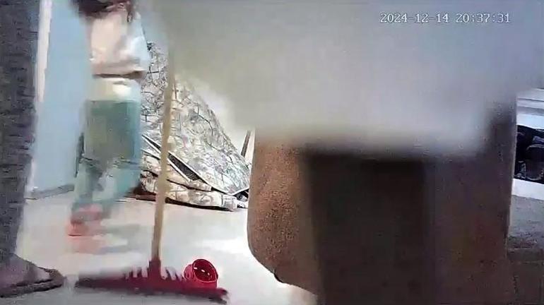 Bu nasıl anne Dehşeti kamera ortaya çıkardı: Çocuğuna şiddet, babaya tehdit