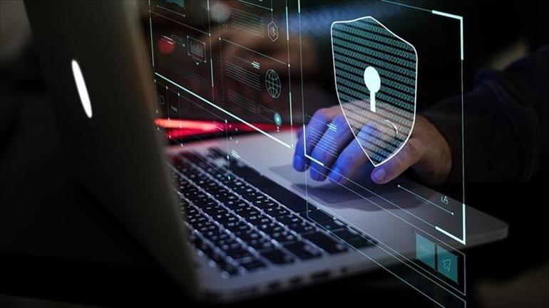 Solucan yazılımın nükleer darbesi: Stuxnet