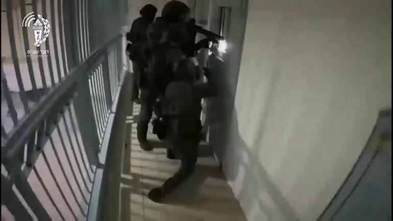 İsrailden İran saldırılarına sevinen mahkumlara işkence