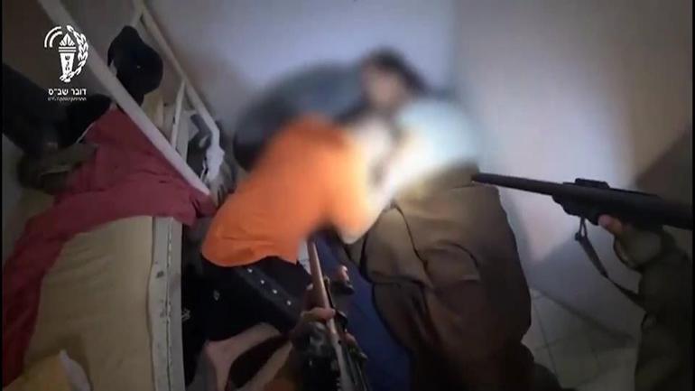 İsrailden İran saldırılarına sevinen mahkumlara işkence