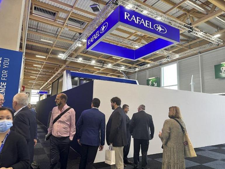 İsrail karalar bağladı Paris Havacılık Fuarında katliam silahlarına siyah perde