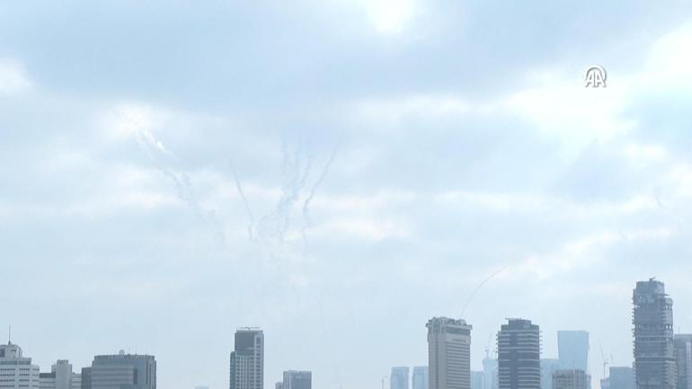 Tel Aviv semalarında İran füzeleri görüldü