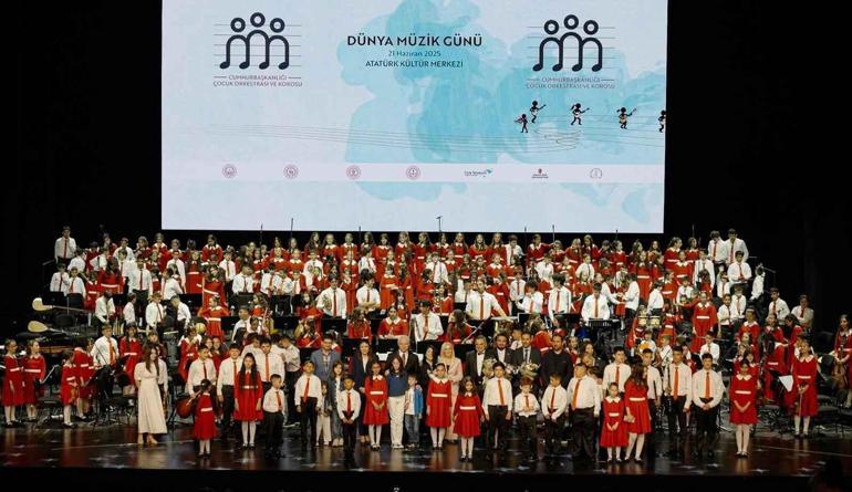 Cumhurbaşkanlığı Çocuk Orkestrası ve Korosu, Dünya Müzik Günü’nde AKMde sahne aldı