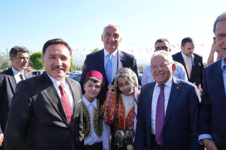 Kayseri İl Halk Kütüphanesi’nin açılışı yapıldı Bakan Ersoy projenin detaylarını paylaştı