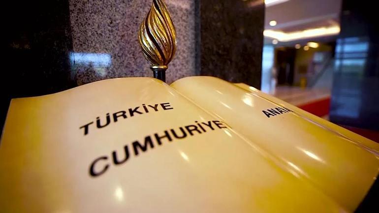 Hayati Yazıcı’dan yeni anayasa açıklaması: “Anayasayı Parlamento yapacak”