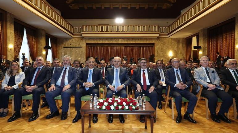 TBMM Başkanı Kurtulmuştan yeni anayasa açıklaması: Herkesi dinlemeye hazırız