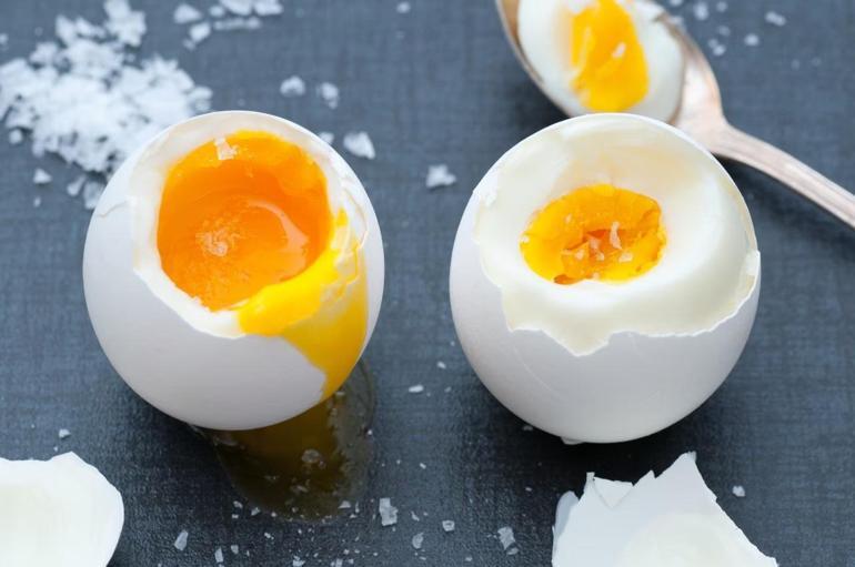 Bir dakikada 6 tane haşlanmış yumurta yer miydiniz Dünya rekorunu kırabilirsiniz