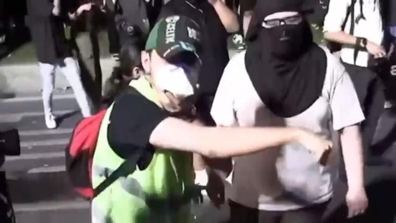 Saraçhanede tehdit içeren sözler söyleyen yüzü maskeli gösterici gözaltına alındı