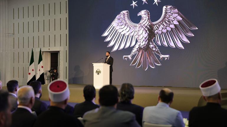 Suriyenin yeni ulusal logosu tanıtıldı: Resmi evraklarda, pasaportlarda yer alacak..